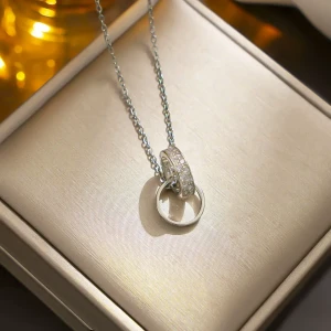 قلادة ستانلس ستيل 18 قراط (مقاوم للماء)