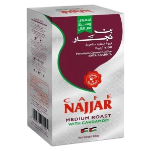 هذه عبوة قهوة مطحونة ممتازة من كافيه نجار بدرجة تحميص متوسطة مع ا