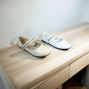 حذاء بناتي كالة