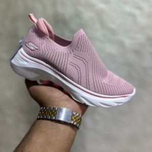 حذاء نسائي رياضي