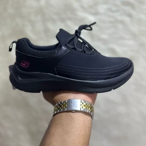 حذاء نسائي رياضي