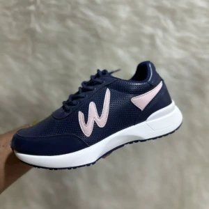 حذاء نسائي رياضي