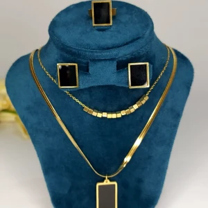 طقم مستطيل اسود
