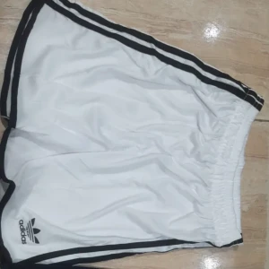 شورت منadidas