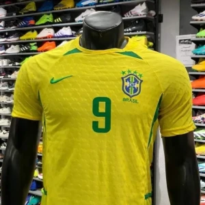 تشرت رونالدو البرازيلي 