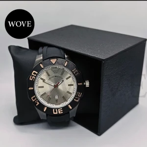 ساعة Emporio Armani باللون الفضي الفاخر ✨😉
