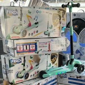 Trottinette Pro – سكوتر الأطفال العصري من Ferdi Toys  Led musical