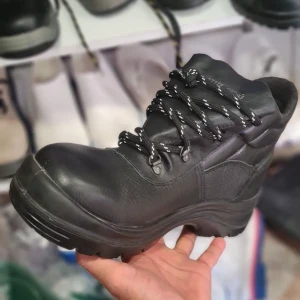 Chaussure de travail sécurisé Aures حذاء عمل آمن
