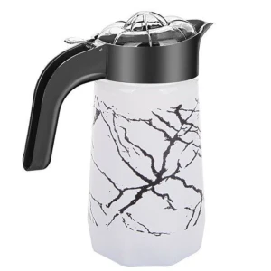 إبريق زجاج أبيض مع نقش رخامي أسود