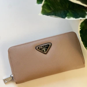 بوك من برادا 