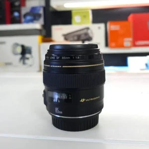 عدسة Canon 85 f1.8