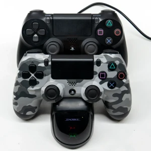 Mannet ps4 original  état neuf