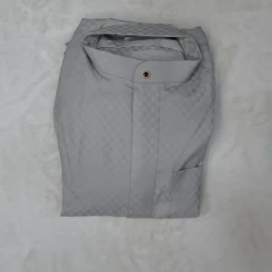 القميص الإماراتي Louis Vuitton