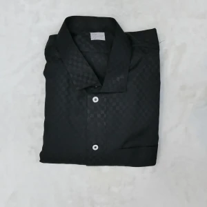 القميص الإماراتي Louis Vuitton