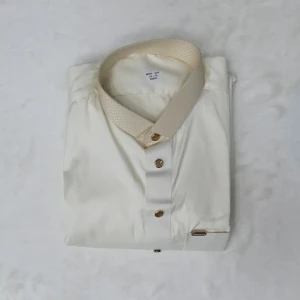 القميص الإماراتي ثلجي