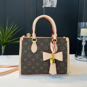 جەنتای دەستی Louis Vuitton – مۆدێلی قوفڵ و کلیلی کلاسیک (Super Ma