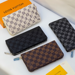 محافظ لويس فيتون LV