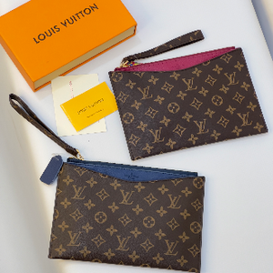 محافظ لويس فيتون LV