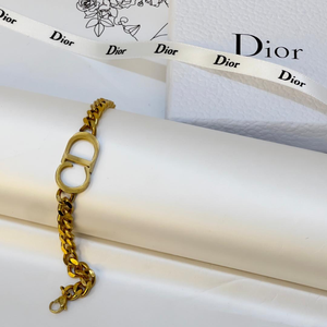 اسوارة |  Dior 