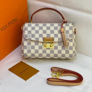شنطة لوي فيتون | Louis Vuitton Bag