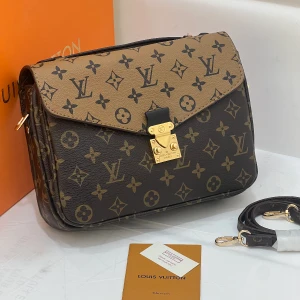 شنطة لوي فيتون | Louis Vuitton Bag 