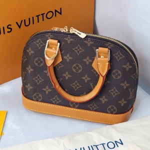 شنطة لوي فيتون | Louis Vuitton Bag 