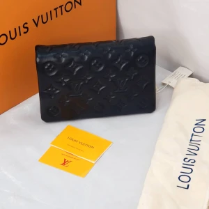 شنطة لوي فيتون | Louis Vuitton Bag 