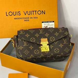 شنطة لوي فيتون | Louis Vuitton Bag
