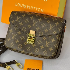 شنطة لوي فيتون | Louis Vuitton Bag 