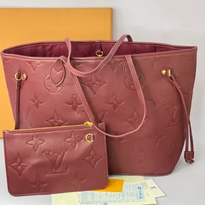 شنطة لوي فيتون | Louis Vuitton Bag