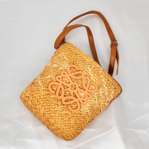 شنطة لويفي | Loewe Bag 