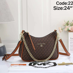 Michael Kors Jet Set Charm/ Brown 