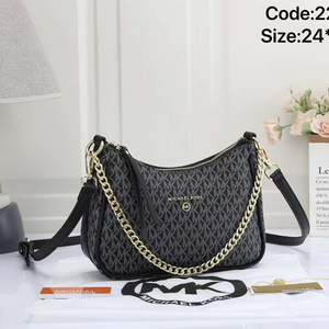 Michael Kors Jet Set Charm/ Black