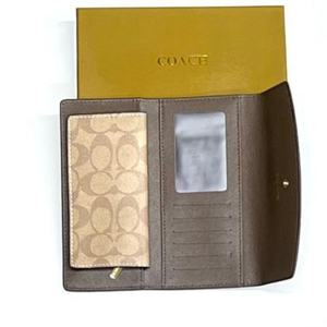 Coach Wallet button type 