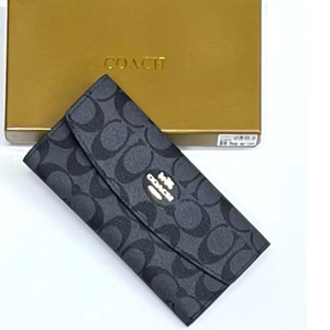 Coach Wallet button type 