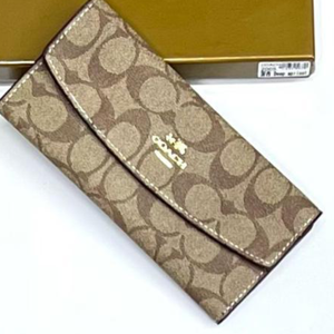 Coach Wallet button type 