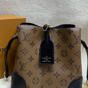 Louis Vuitton  - HandBag 