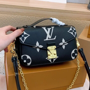 Louis Vuitton Master SlingBag 0X2
