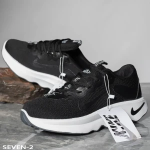 كوتش Nike 