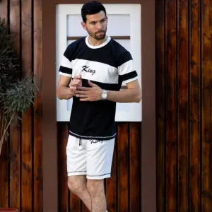 السراويل القصيرة و t-shir tking