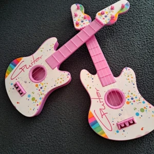 لعبة جيتار للأطفال – متعة موسيقية وتعلم في وقت واحد!