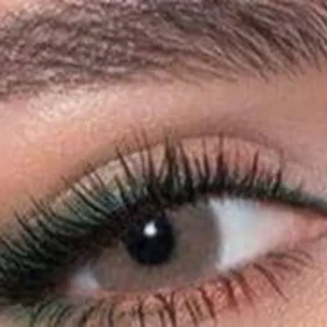 عدسات طبية لون بني – نظرة طبيعية بجاذبية ساحرة!    الوصف: