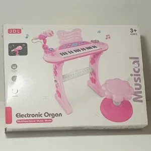 بيانو ومايكروفون  سيتاب موسيقى