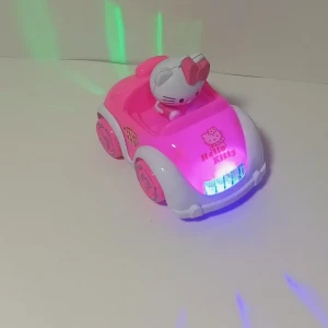 سيارة هيلو كيتي متحركة مع اضواء وحركة مميزة