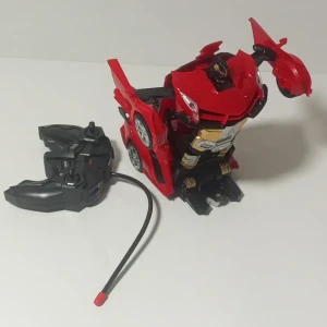 سيارة متحولة مع روبوت بتصميم وجودة مميزة جدا 