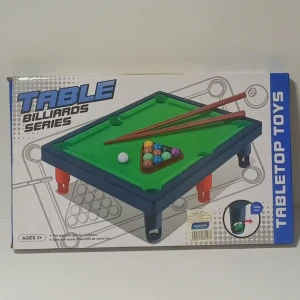 طاولة بلياردو حجم صغير