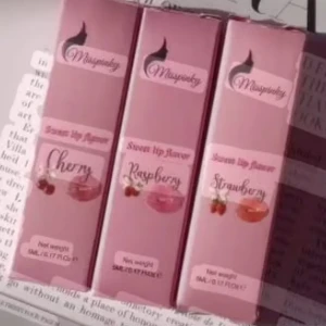 جلوس شفايف ( مرطب شفايف طبي ) 