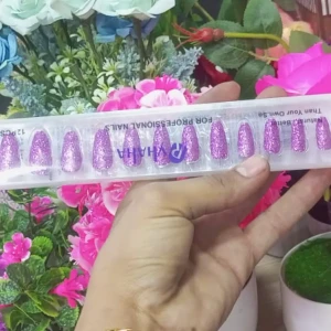 اظافر مع لمعة ( أطلب ونتواصل معك لتحديد اللون) 