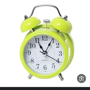 ساعة منبه حديد  ( صوت جرس ) حجم كبير 