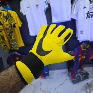 كف حارس مرمى باكستاني لزاك 